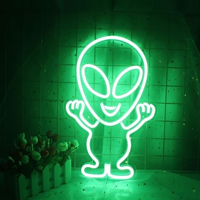 외계인 디자인과 아크릴 소재의 LED 네온 표지판